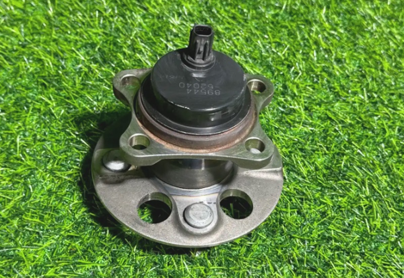 Ступица и подшипник Toyota Vitz, Belta, Yaris 2005-2010г, задний